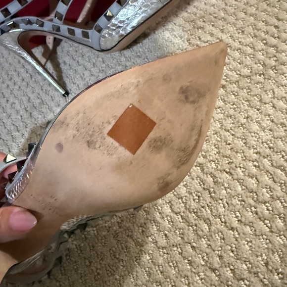 Excellent pre-owned condition 
Light Metallic Python Embossed Leather - Picture 3 of 5